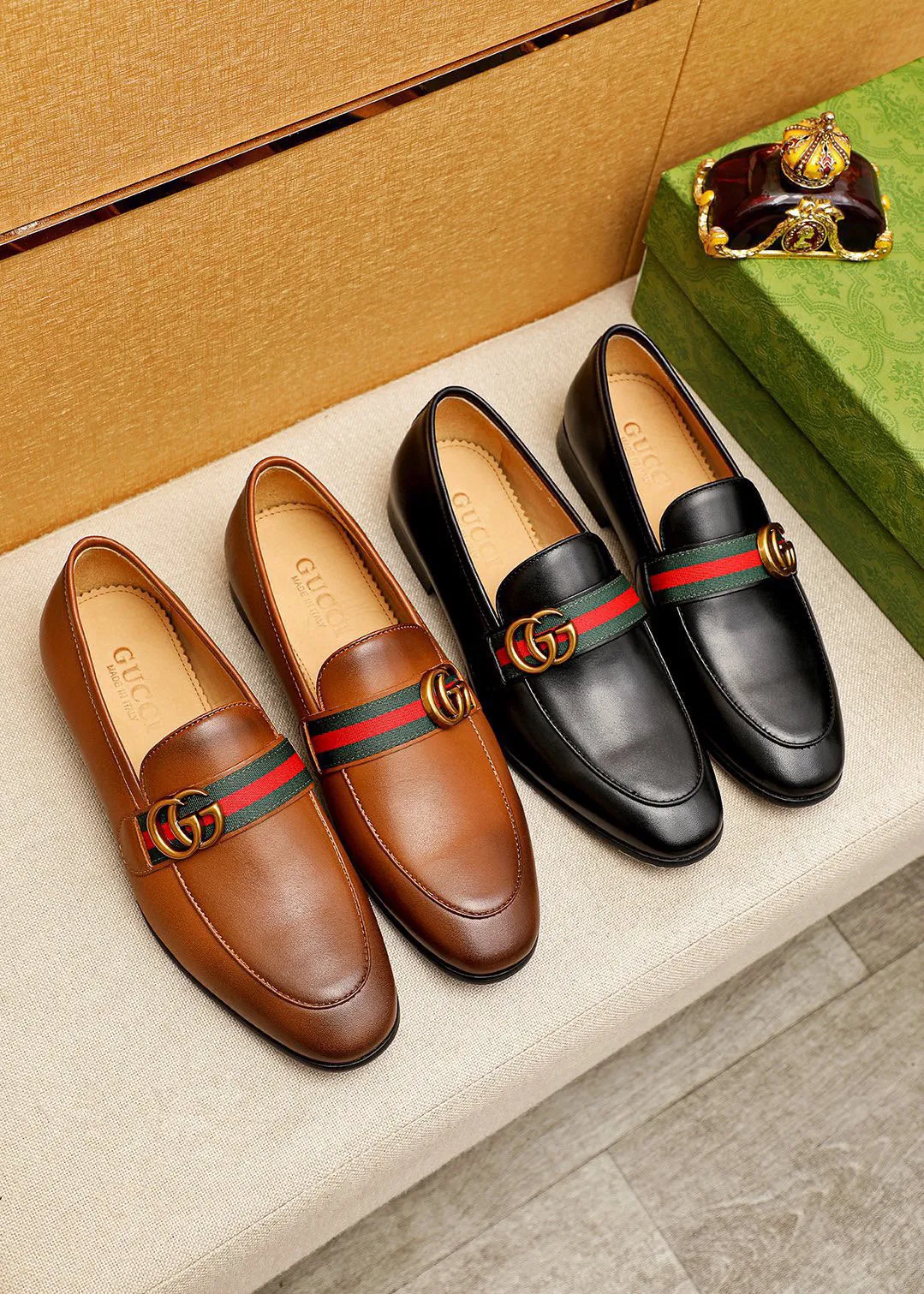 Men's shoes 💰400 💐 Product trademark: GUCCI "Gucci" casual leather shoes Regular size: 38-44 (45🉑️customized) Product materials: Selected imported first-layer calfskin upper + luxury hardware buckle, imported cowhide leather lining. Strong three-dimensional visual effect, rubber outsole Color: 2⃣️colors available